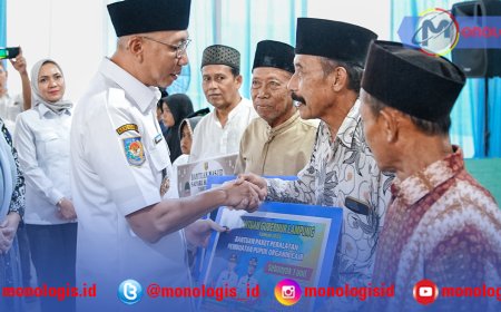 Safari Ramadan di Pringsewu, Mirza Serahkan Bantuan dan Santunan
