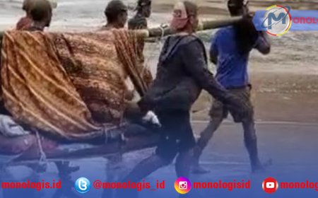 Miris! Warga Bandardalam Wayharu Tandu Kades Sakit Sejauh 12 Km