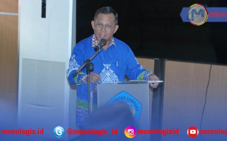 Warek Kemahasiswaan dan Alumni Unila Buka Roadshow Diskusi Buku dan Pemutaran Film