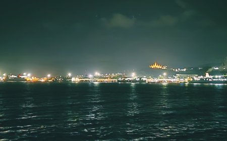 "Selat Sunda: Perahu Kertas Negeri"