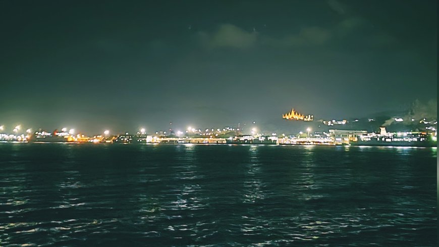 "Selat Sunda: Perahu Kertas Negeri"