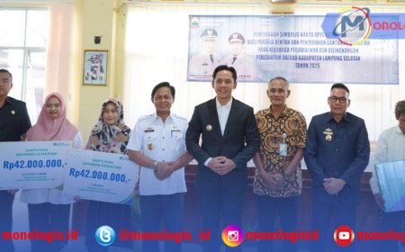 Bupati Lampung Selatan Serahkan Santunan dan Kartu BPJS ke Pekerja Rentan