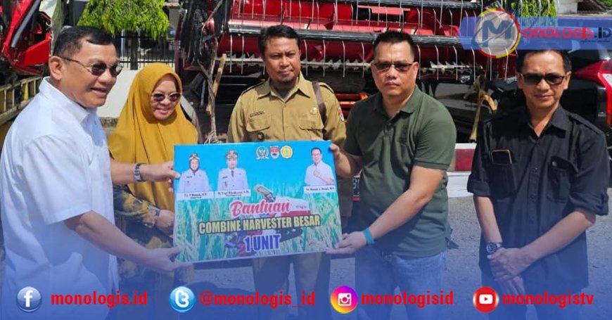 Hanan A Rozak Serahkan Bantuan Combine Harvester untuk Tiga Kelompok Tani di Mesuji