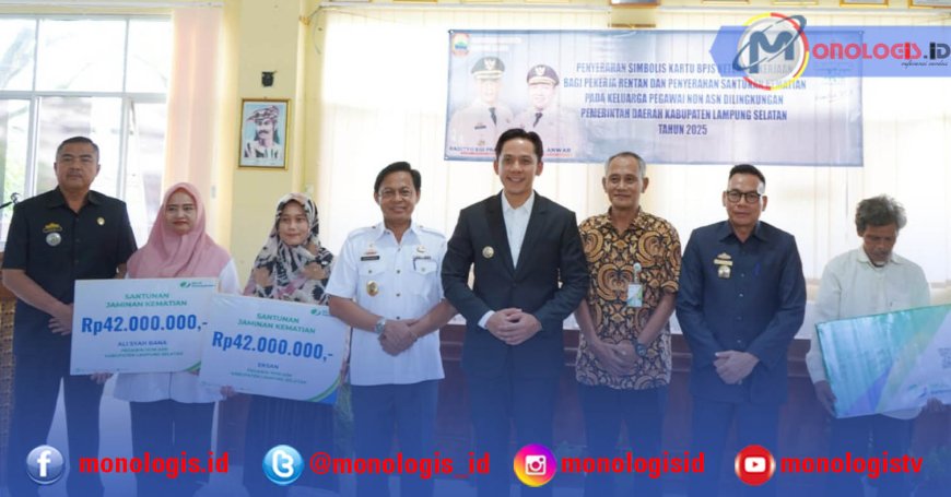 Bupati Lampung Selatan Serahkan Santunan dan Kartu BPJS ke Pekerja Rentan