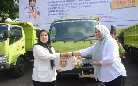 DLH Bandarlampung Dapat Tambahan Tiga Armada Truk Pengangkut Sampah dari Pemkot