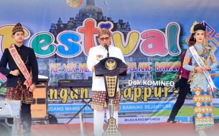 Pemkab Tulangbawang Gelar Pawai Budaya Festival Megou Pak ke-19