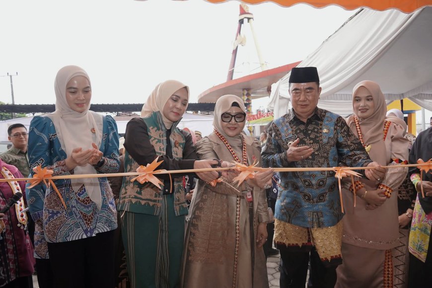Ketua Dekranasda Lampung Resmikan Galeri UMKM Tanggamus