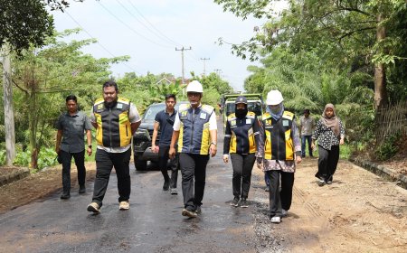 Tinjau Perbaikan Jalan Komering Putih, Ardito: Program Prioritas Pemerintah Daerah
