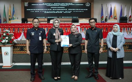 Pemprov Lampung Serahkan Dokumen Raperda Perubahan APBD 2025 ke DPRD