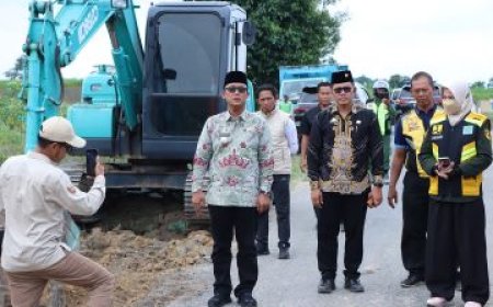 Tinjau Pelebaran Jalan Rumbia-Bumi Nabung, Bupati Lampung Tengah: Harus Tepat Waktu dan Berkualitas