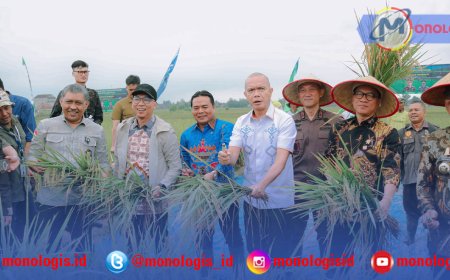 Menteri Desa dan Jamintel Panen Raya Padi di Lampung Tengah