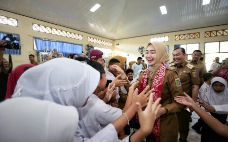 Jihan Tinjau Pemeriksaan Kesehatan Gratis Siswa SLB