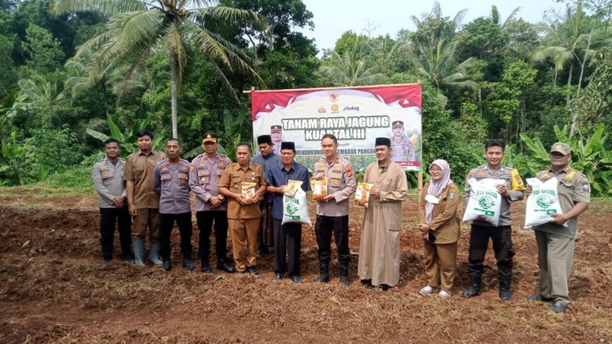 Polres Serang Tanam Jagung di Ponpes Sohibul Muslimun, Dukung Ketahanan Pangan