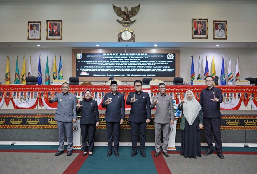 Gubernur dan Ketua DPRD Lampung Tanda Tangani Raperda Perubahan APBD 2025