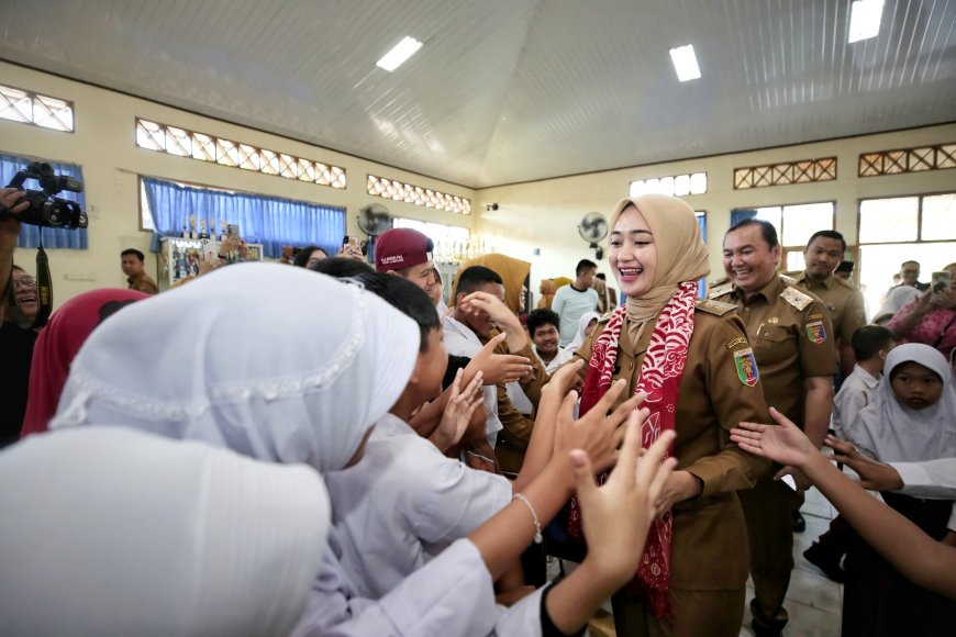 Jihan Tinjau Pemeriksaan Kesehatan Gratis Siswa SLB