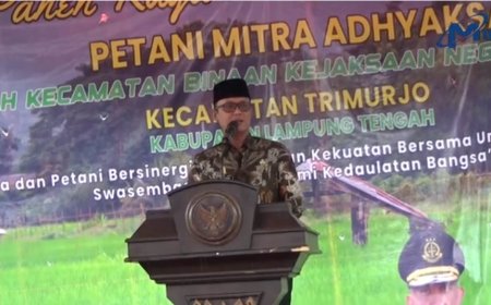 Bupati Lampung Tengah Ardito Wijaya Dampingi Gubernur Lampung Panen Raya Padi