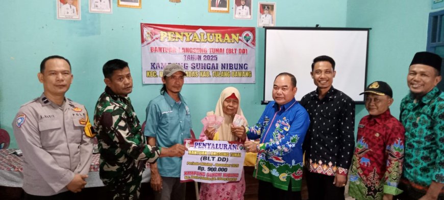 Lansia Kampung Sungainibung Semringah Terima BLT-DD Rp1,8 Juta