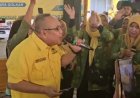 Merdunya Suara Bendahara Golkar Lampung TEC di Panggung HUT Golkar