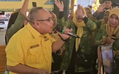 Merdunya Suara Bendahara Golkar Lampung TEC di Panggung HUT Golkar