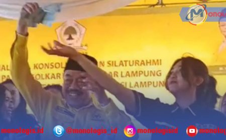 Pesona Riza di Panggung Dangdut