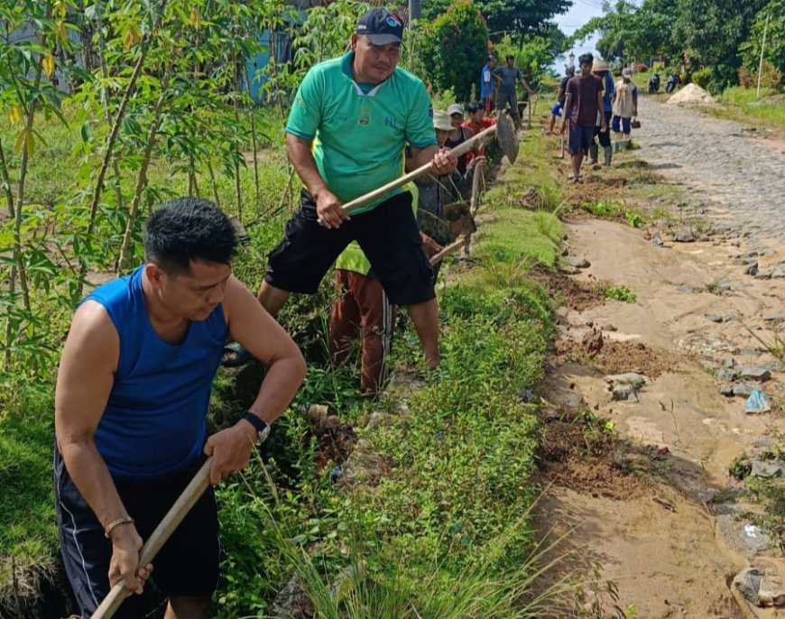 Kakam Kekatung Pimpin Bersih-bersih Lingkungan