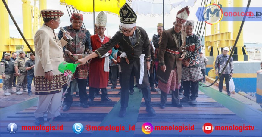 Prosesi Adat "Hitar Lawok" Menandai Beroperasinya KMP Dalom 1