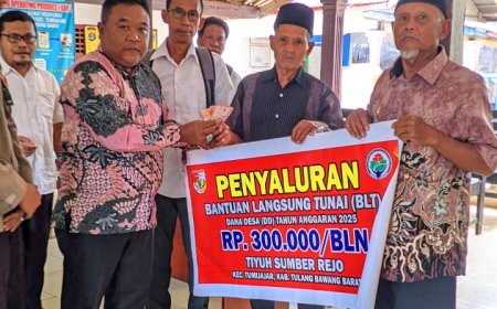 Salurkan BLT, Ini Harapan Kepala Tiyuh Sumber Rejo Tulangbawang Barat