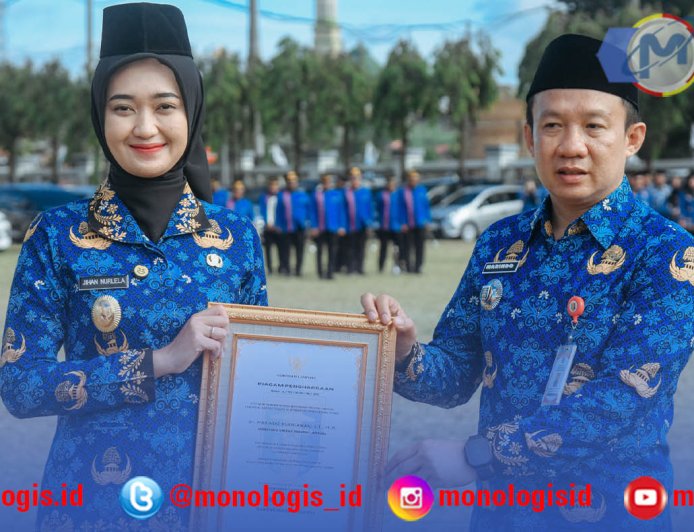 Jihan Serahkan Penghargaan Sekda Terbaik ke Marindo