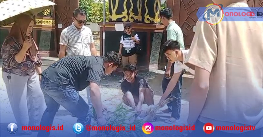 Tolak Bala, Warga Lampung Tengah Sembelih Seekor Kambing di Halaman Pemda