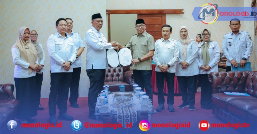 Mirza Serahkan Surat Penugasan Plt Bupati Lampung Tengah di Bandara