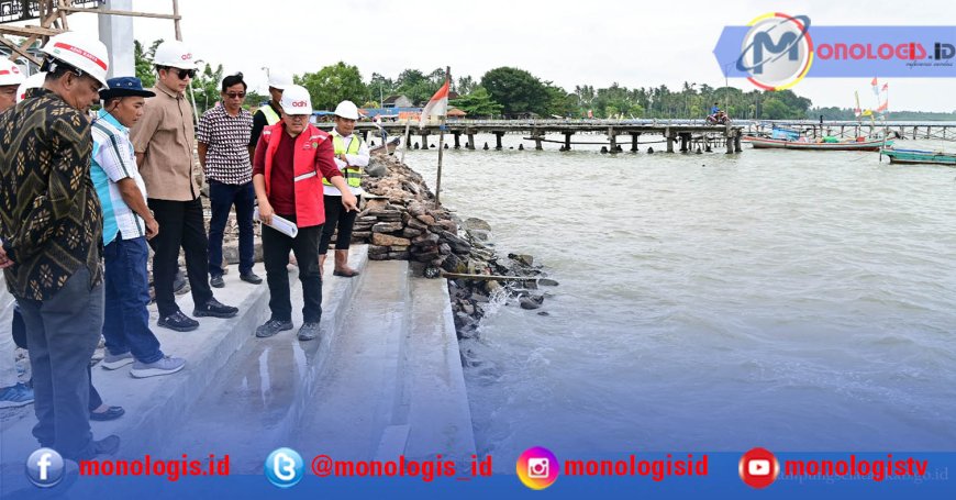 Egi Tinjau Pembangunan Kampung Nelayan Merah Putih