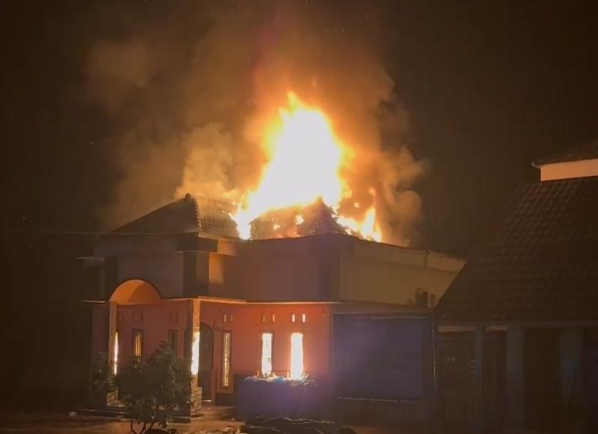 Rumah Kepala SDN 1 Sungai Sidang Ludes Terbakar