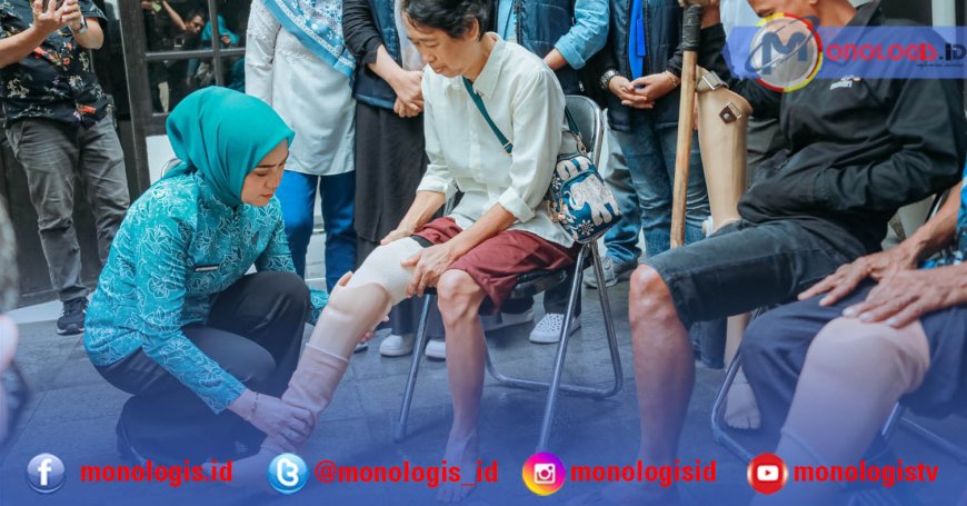 TP PKK Lampung Serahkan 15 Kaki Palsu Gratis