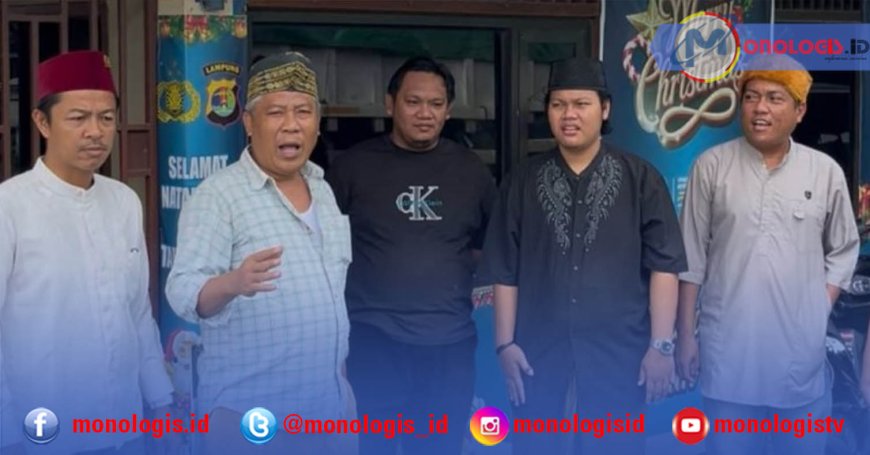 Polisi–Warga Terbanggibesar Bagi-bagi Jumat Berkah