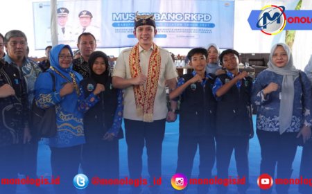 Berani Suarakan Aspirasi di Musrenbang, Tiga Siswa SMPN Satap 2 Kalianda Dapat Tabungan Pendidikan dari Bupati Egi