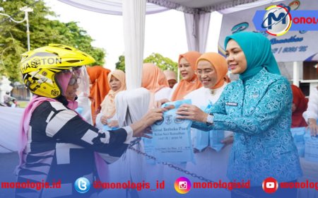 Ramadan Penuh Kepedulian, TP PKK dan DWP Provinsi Lampung Kembali Bagikan Takjil di Depan Mahan Agung