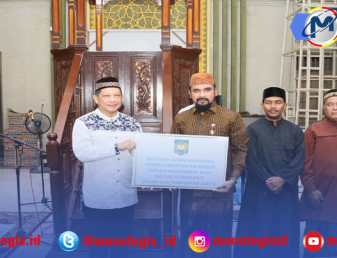 Awali Kunjungan di Aceh Timur, Kasatgas Tito Laksanakan Salat Subuh dan Serahkan Bantuan Kemasyarakatan