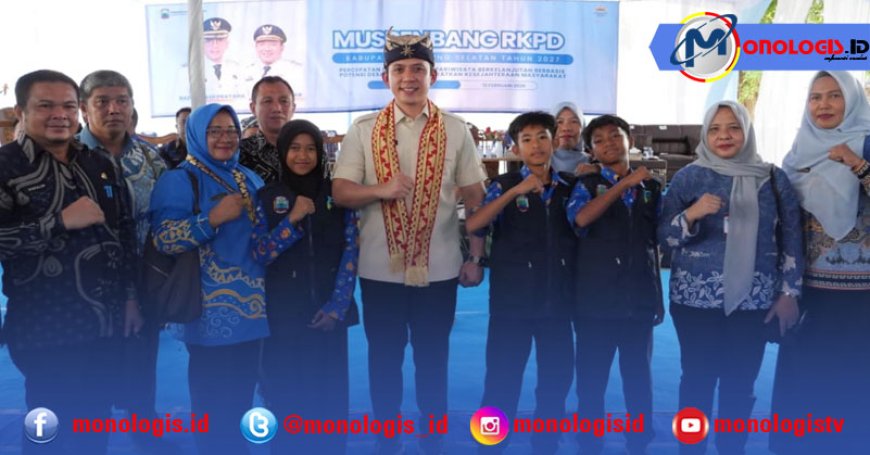Berani Suarakan Aspirasi di Musrenbang, Tiga Siswa SMPN Satap 2 Kalianda Dapat Tabungan Pendidikan dari Bupati Egi