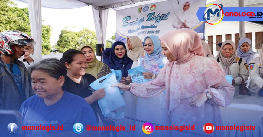 Antusiasme Warga Warnai Kegiatan Berbagi Takjil PKK dan DWP Provinsi Lampung