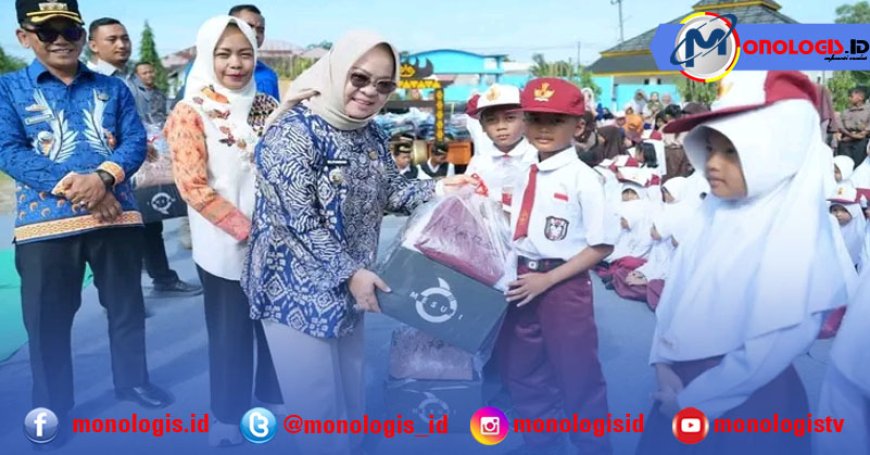 Siwa Dari Tingkat PAUD Hingga SMP Di Mesuji Terima Bantuan Perlengkapan Sekolah Dari Pemkab