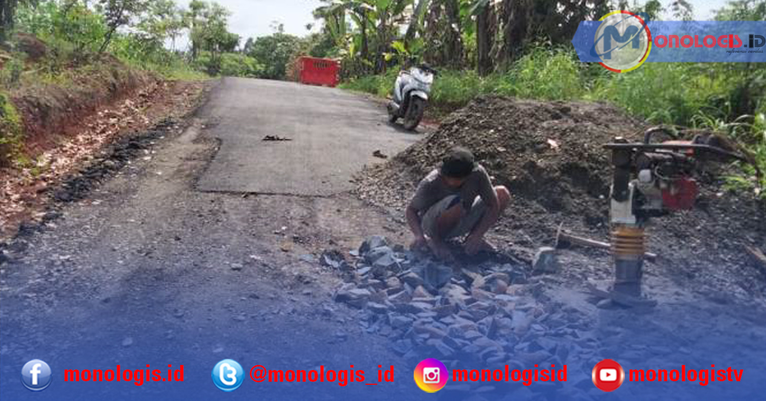 Rekanan Perbaiki Ruas Jalan Lepang Tengah-Sriagung Lampung Utara