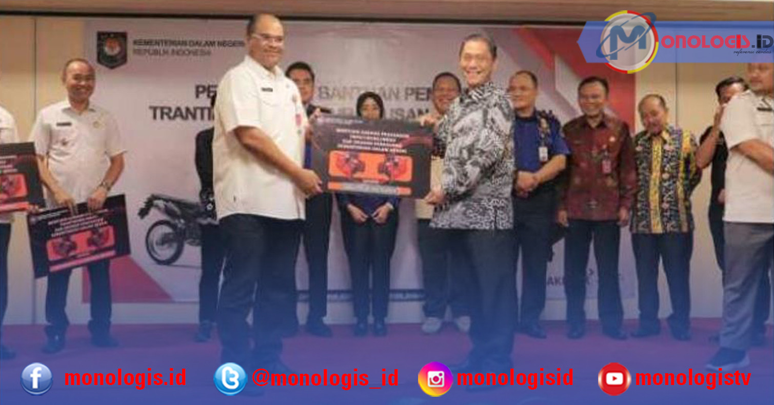 Waykanan Terima Bantuan Alat Pemadam Kebakaran