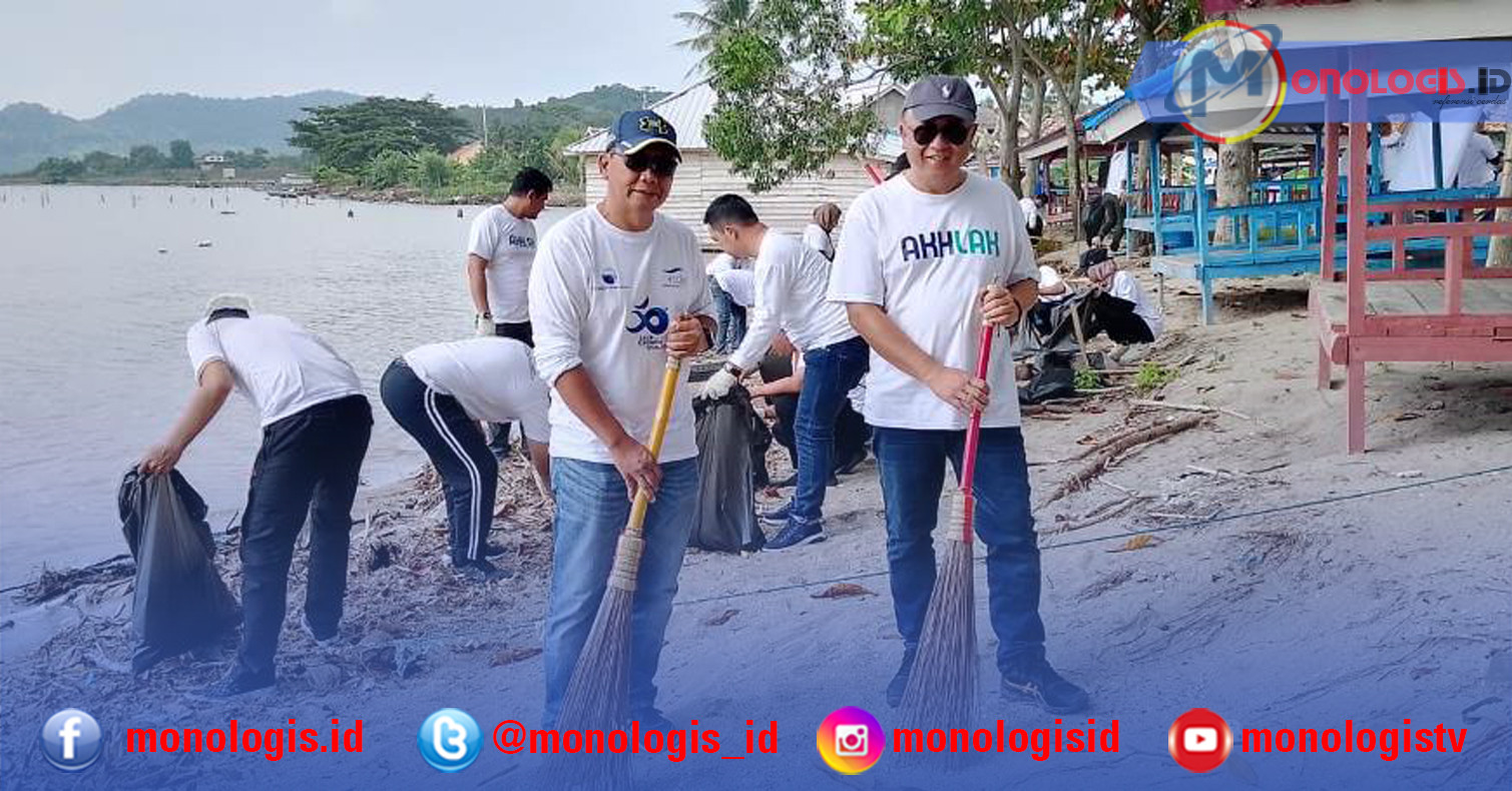 Peringati HUT Emas, ASDP Lakukan Bersih-bersih Pantai dan Laut