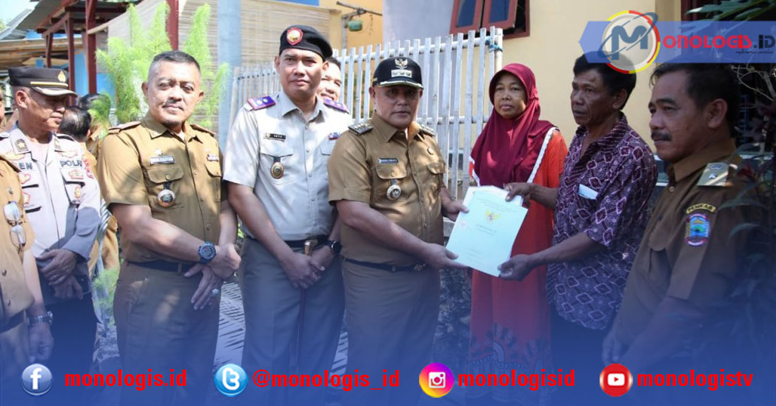 Nanang Ermanto Serahkan 172 Sertifikat Huntap Korban Tsunami