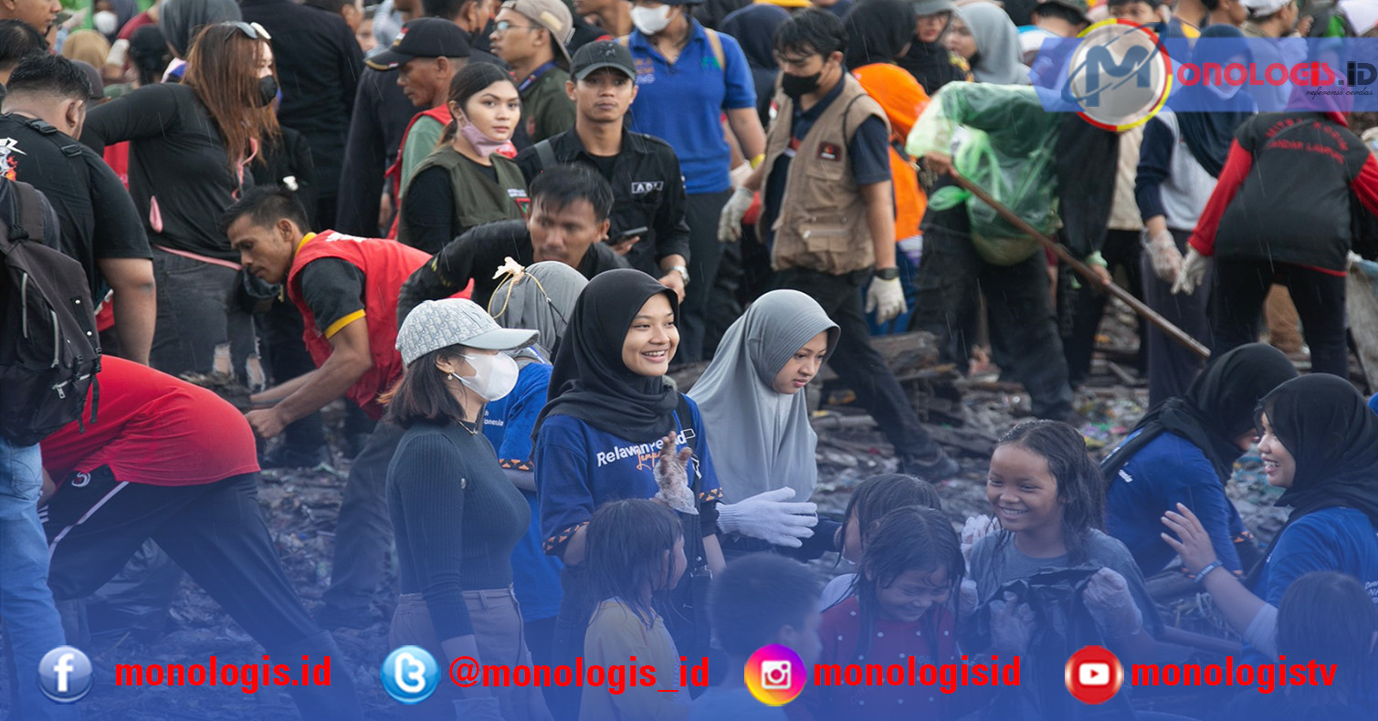 KNPI Lampung dan RPL Kolaborasi Bersama Masyarakat Bersih-bersih Pantai