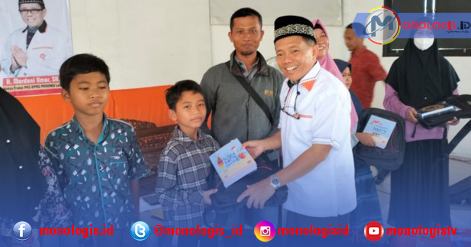 Mardani Umar Beri Bantuan Perangkat Sekolah