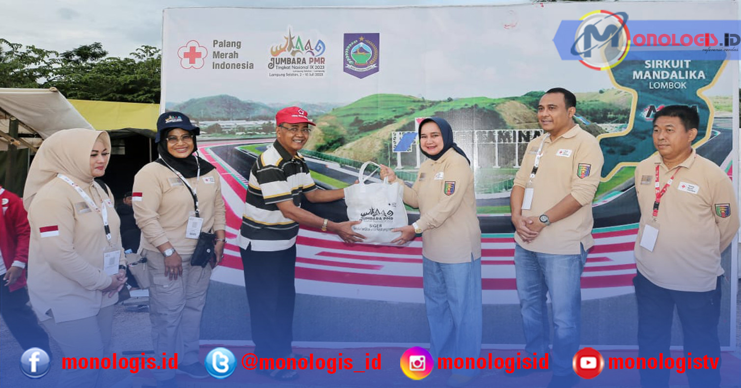 Ketua PMI Lampung Bagikan Souvenir dan Paket Sembako ke Peserta Jumbara PMR