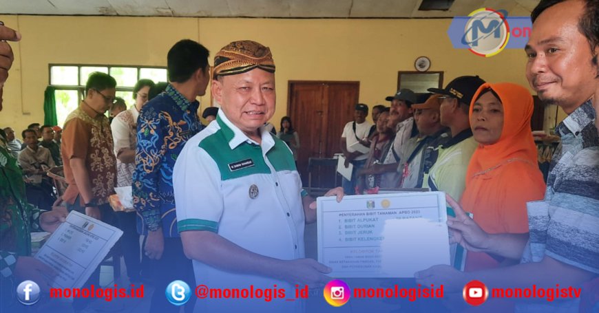 Pemkab Lampung Timur Serahkan Bantuan Alsintan ke Petani