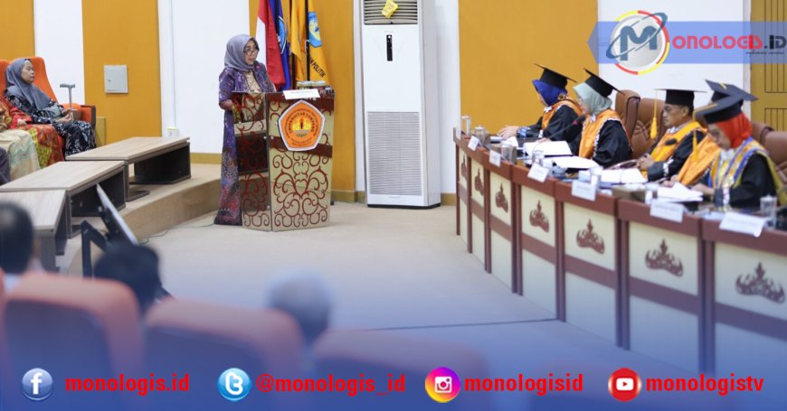 Dian Kagungan Lulusan Pertama Program Doktor Studi Pembangunan FISIP Unila