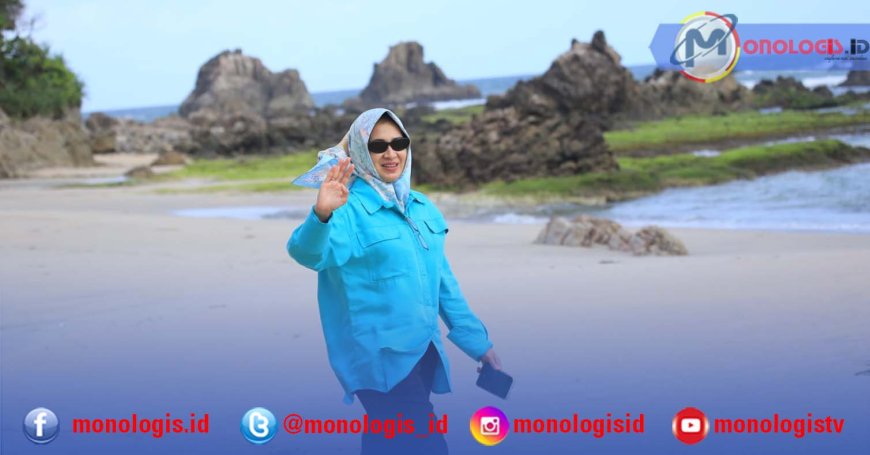 Airin Kagumi Keindahan Pantai di Lebak